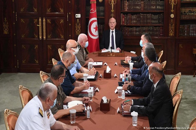 دلالات حل البرلمان في تونس