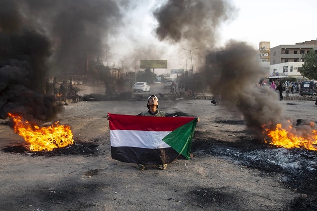 مائة يوم من الحرب: شبح الحرب الأهلية في السودان